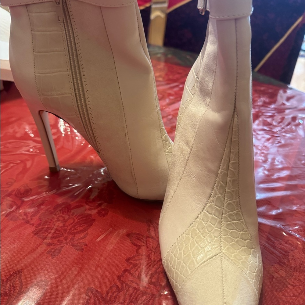 Women White/ Off White Faux Leather Ankle Boots 9